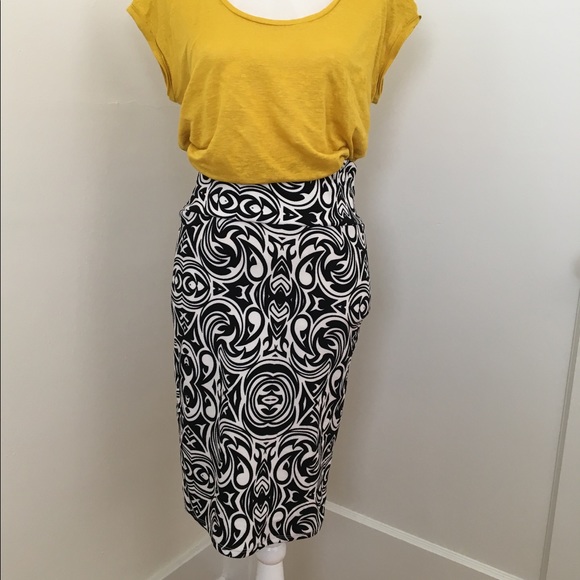 Lularoe Cassie Skirt • Small - Picture 2 of 4